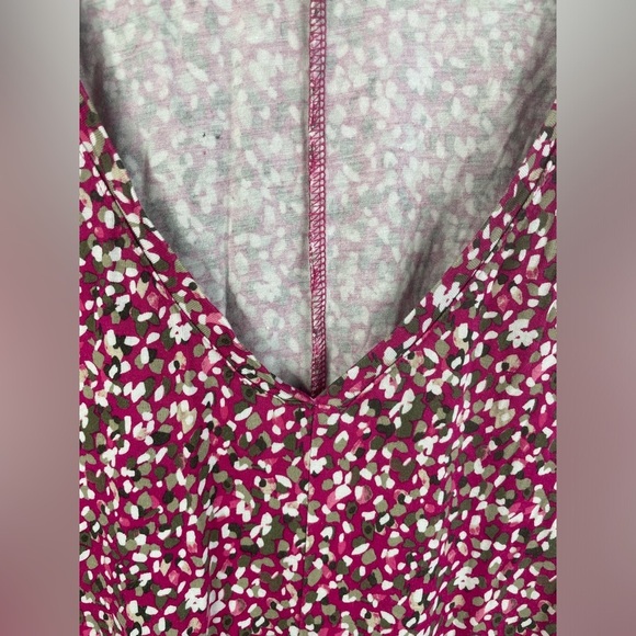 Lane Bryant Pink Sleeveless V-neck Printed Top Size 26/28 Women’s EUC - Picture 3 of 6